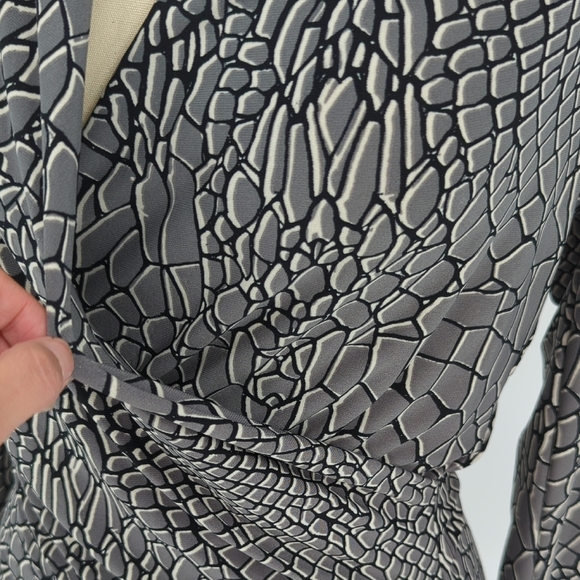 00743 Kamali Kulture Snakeskin Print Knit Faux Wrap Dress Gray Size Small office - Picture 4 of 6